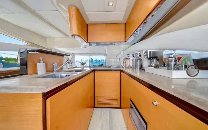 62' Azimut