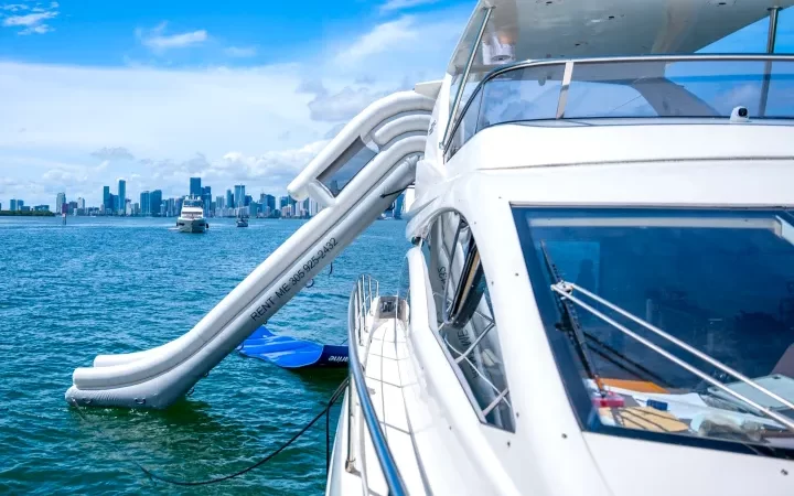 62' Azimut